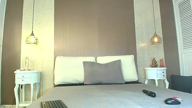 Tiifany Baker online show from October 14, 8:20 pm