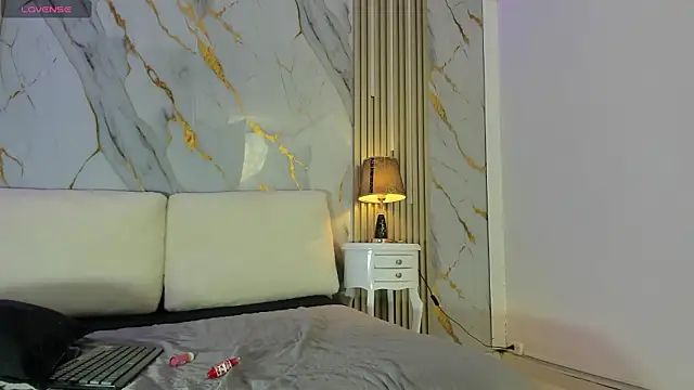 Snapshot of Tiifany_Baker chatting on March 12, 7:42 pm Tiifany Baker online show from March 12, 7:42 pm