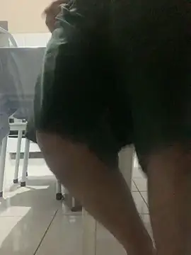 Snapshot of renannoviinho17z chatting on March 14, 11:43 pm renannoviinho17z online show from March 14, 11:43 pm