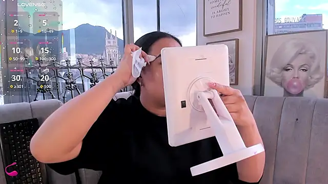 Zoey thompson online show from October 15, 7:47 pm