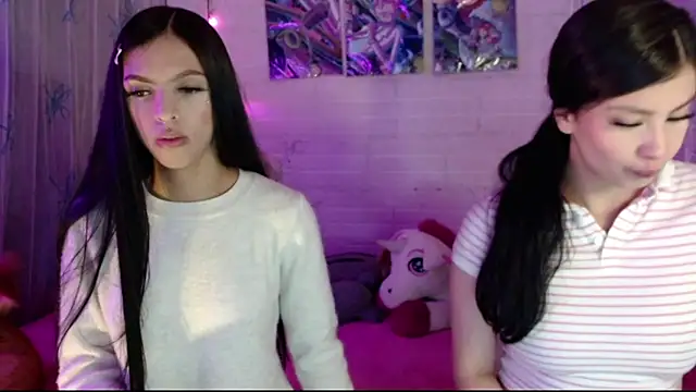 Snapshot of Pamelaa_reyess_2 chatting on February 19, 9:38 am Pamelaa reyess 2 online show from February 19, 9:38 am