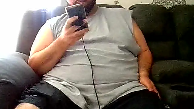 Snapshot of beardedteddy33 chatting on October 1, 6:58 pm beardedteddy33 online show from October 1, 6:58 pm