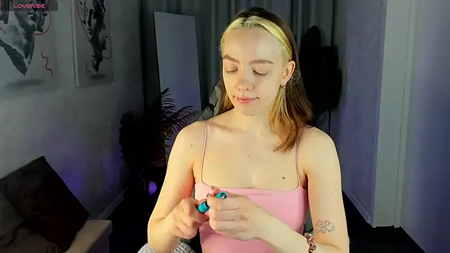 R0cket bunny online show from April 22, 12:35 am