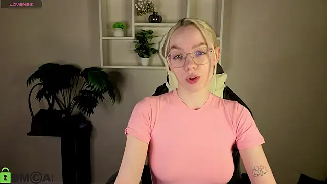 R0cket bunny online show from April 28, 12:42 am