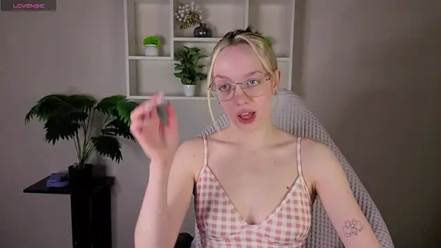 R0cket bunny online show from May 1, 12:26 am
