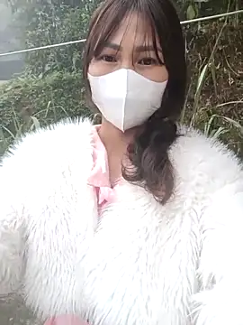 Snapshot of chau1 chatting on April 2, 3:48 am chau1 online show from April 2, 3:48 am