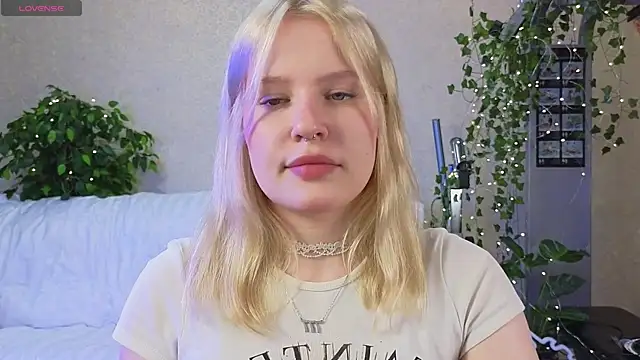 Mila Lioness online show from September 16, 7:04 pm