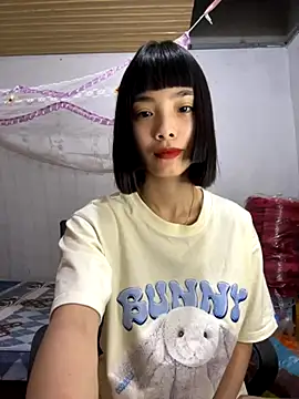 Snapshot of andymi1 chatting on October 12, 2:21 am andymi1 online show from October 12, 2:21 am