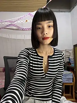 Snapshot of andymi1 chatting on October 18, 2:14 am andymi1 online show from October 18, 2:14 am