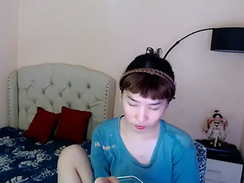 ShantalFoxxy  online show from May 6, 3:46 am