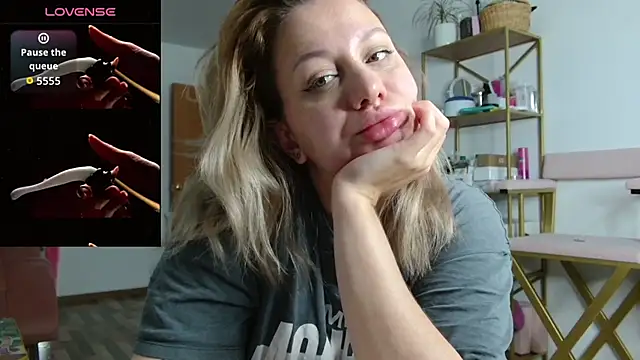 Snapshot of Avrora__Love chatting on October 22, 11:04 pm Avrora  Love online show from October 22, 11:04 pm