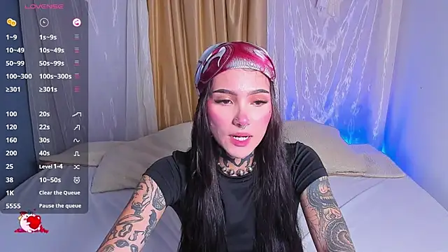 sara queen10 online show from October 13, 7:03 pm