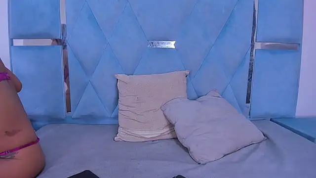 Snapshot of DaylesAndHarry chatting on October 17, 1:03 pm DaylesAndHarry online show from October 17, 1:03 pm