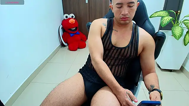 Snapshot of sebastian_oconnor77 chatting on September 19, 12:50 pm sebastian oconnor77 online show from September 19, 12:50 pm