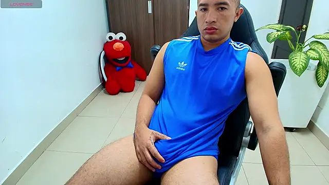 Snapshot of sebastian_oconnor77 chatting on September 29, 12:43 pm sebastian oconnor77 online show from September 29, 12:43 pm