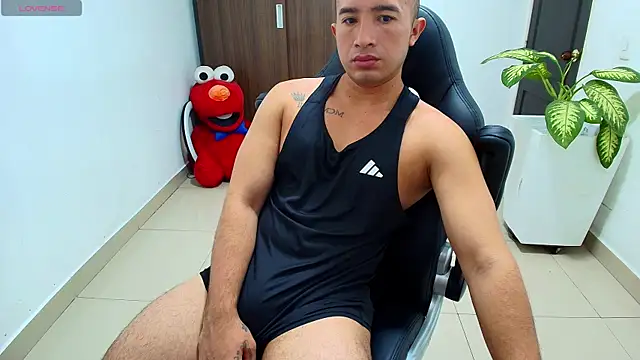 Snapshot of sebastian_oconnor77 chatting on September 30, 12:43 pm sebastian oconnor77 online show from September 30, 12:43 pm