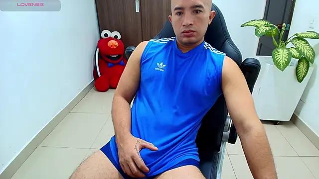 Snapshot of sebastian_oconnor77 chatting on October 7, 12:46 pm sebastian oconnor77 online show from October 7, 12:46 pm