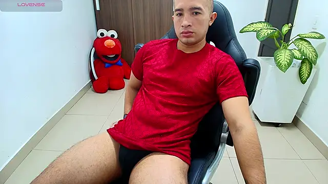 Snapshot of sebastian_oconnor77 chatting on October 13, 12:38 pm sebastian oconnor77 online show from October 13, 12:38 pm