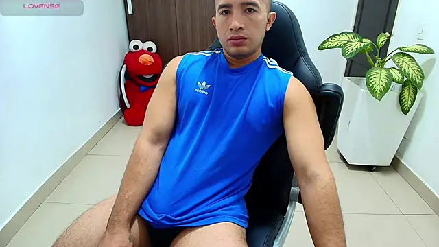 Snapshot of sebastian_oconnor77 chatting on October 16, 12:39 pm sebastian oconnor77 online show from October 16, 12:39 pm