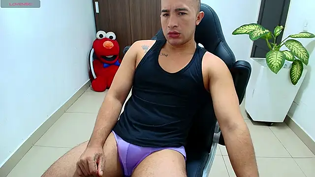 Snapshot of sebastian_oconnor77 chatting on October 17, 12:41 pm sebastian oconnor77 online show from October 17, 12:41 pm