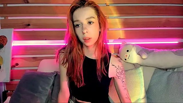 Lori Williams online show from October 17, 12:58 am