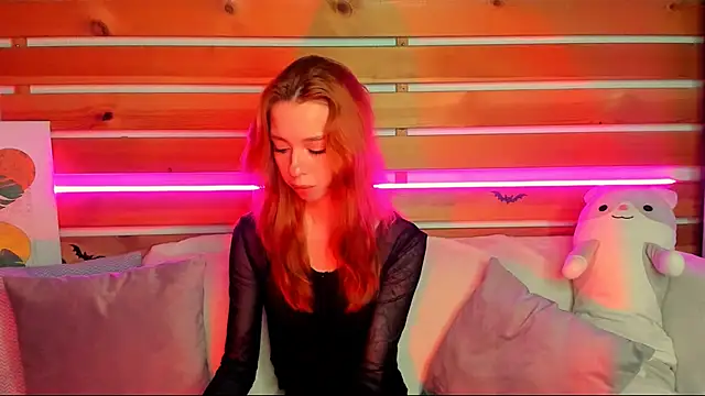 Lori Williams online show from December 3, 1:02 am