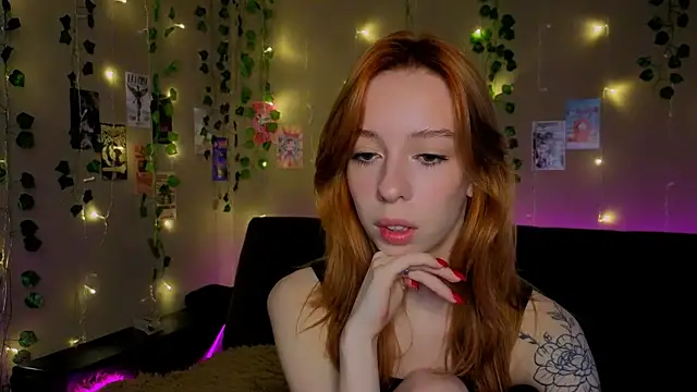 Lori Williams online show from February 24, 2:20 am