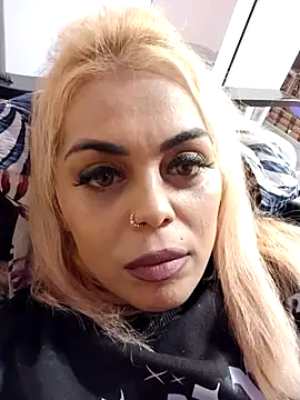 izauri2025 online show from October 12, 8:30 pm