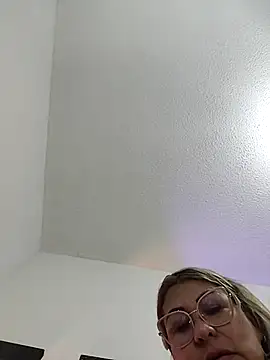 Snapshot of AlexxiaaMat chatting on November 12, 11:10 am AlexxiaaMat online show from November 12, 11:10 am