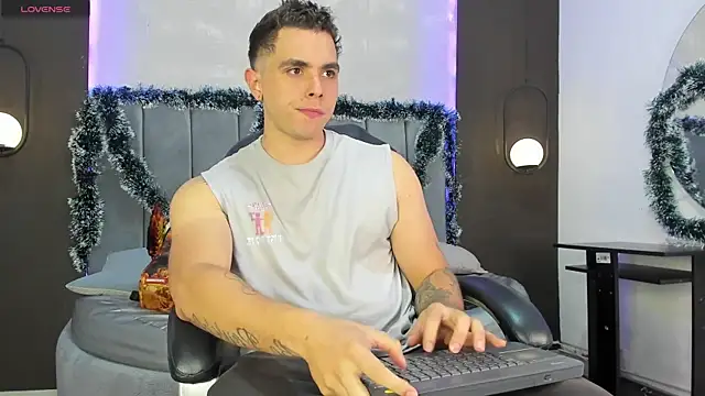 Liam walk  online show from November 21, 10:30 pm