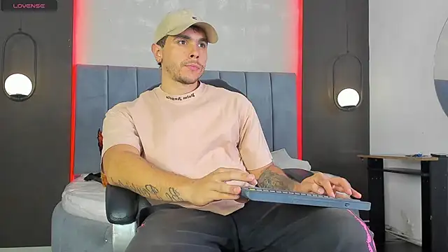 Liam walk  online show from February 17, 9:32 pm