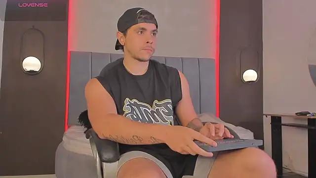 Liam walk  online show from March 18, 9:07 pm