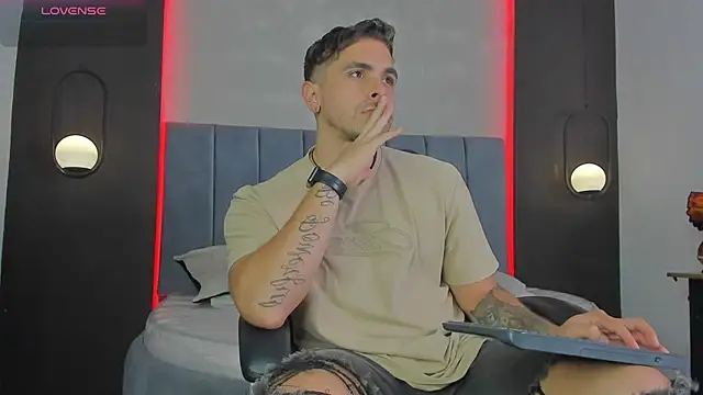 Liam walk  online show from March 30, 8:21 pm