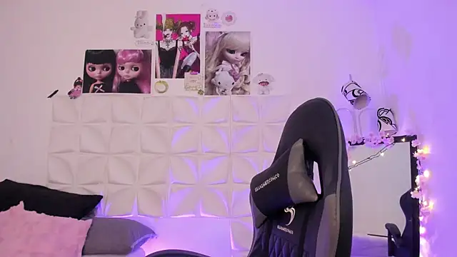 JuliethMoss online show from December 4, 8:17 pm