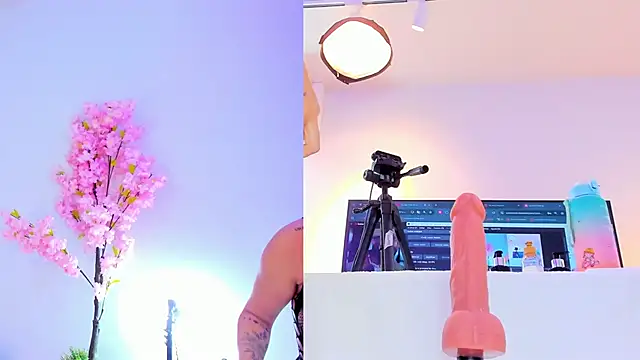 Snapshot of maily_zanss chatting on October 14, 7:14 pm maily zanss online show from October 14, 7:14 pm