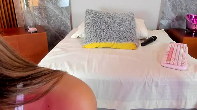 Emma hunter  online show from January 7, 4:04 am