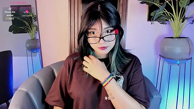 artemish   online show from November 12, 12:27 pm