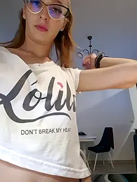 MoonedByEva online show from October 5, 7:45 pm