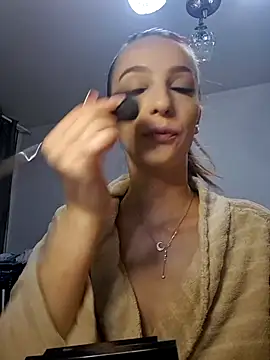 MoonedByEva online show from October 22, 4:40 pm