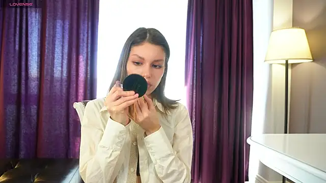 Snapshot of ElwynaBrickell chatting on October 6, 5:27 am ElwynaBrickell online show from October 6, 5:27 am