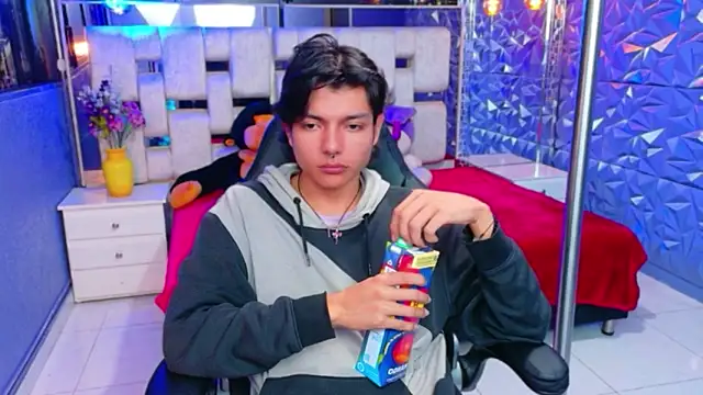 alandelrey57 online show from March 31, 2:24 am