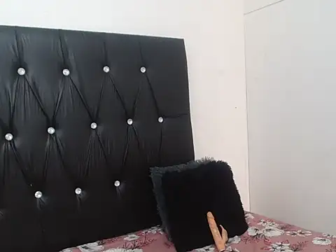 Lsnickykhanyile online show from September 30, 11:59 am