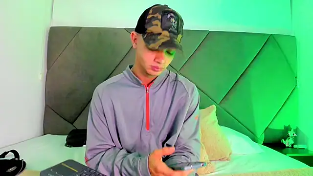 andrew colleman online show from September 13, 8:25 am