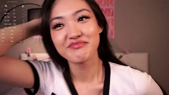 Snapshot of FancyEsten chatting on October 17, 7:33 am FancyEsten online show from October 17, 7:33 am