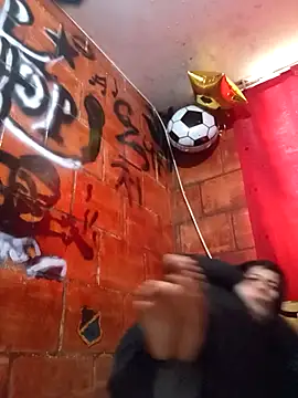 Snapshot of alexandercruz chatting on February 17, 5:52 pm alexandercruz online show from February 17, 5:52 pm