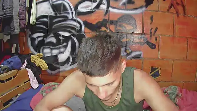 Snapshot of alexandercruz chatting on March 19, 9:52 pm alexandercruz online show from March 19, 9:52 pm