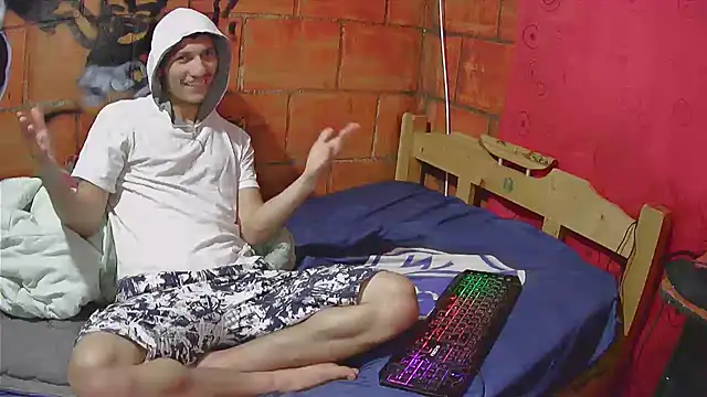 Snapshot of alexandercruz chatting on March 29, 10:54 pm alexandercruz online show from March 29, 10:54 pm