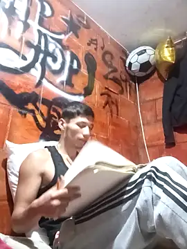 Snapshot of alexandercruz chatting on April 22, 10:22 pm alexandercruz online show from April 22, 10:22 pm