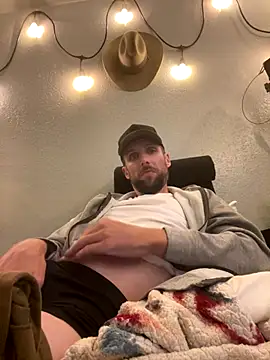 Snapshot of thejohnryancollection chatting on October 30, 3:35 pm thejohnryancollection online show from October 30, 3:35 pm