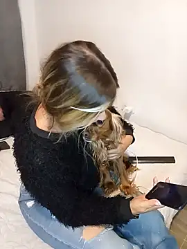 Snapshot of Fernandar2025 chatting on November 25, 2:22 am Fernandar2025 online show from November 25, 2:22 am